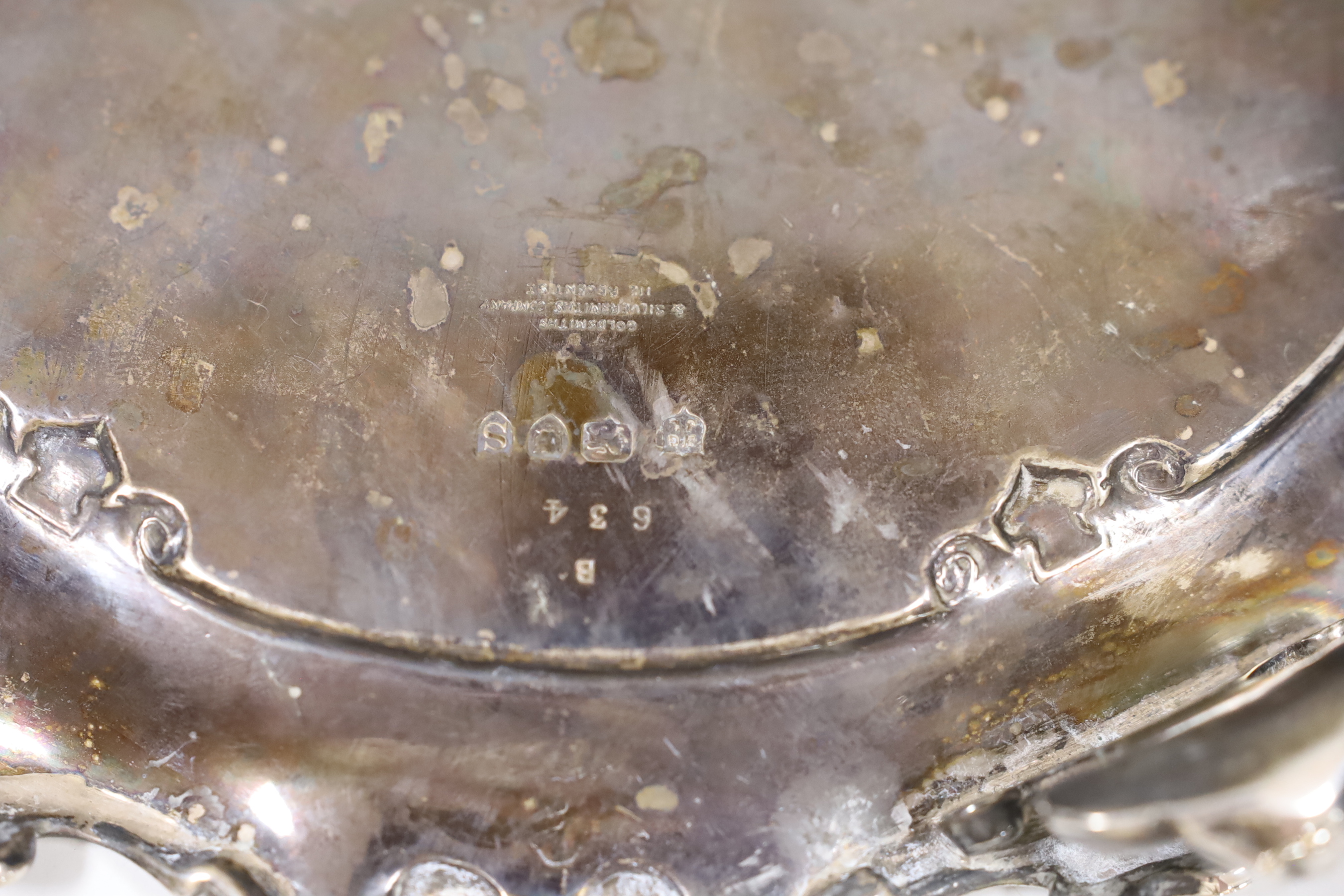 A late Victorian engraved silver salver, with wavy scroll border, Goldsmiths & Silversmiths Co, London, 1893, 25.6cm, 17.2oz.